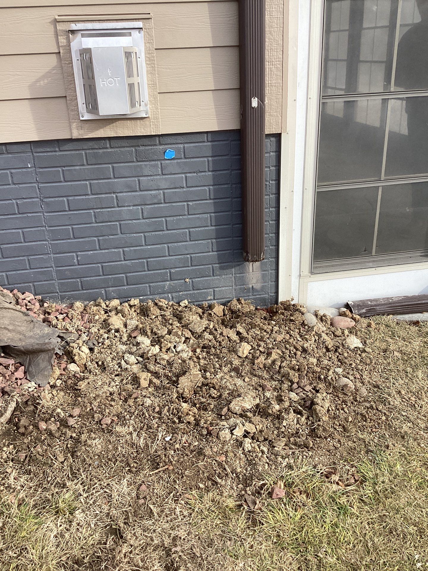 Early warning signs of improper drainage on a Midwest home