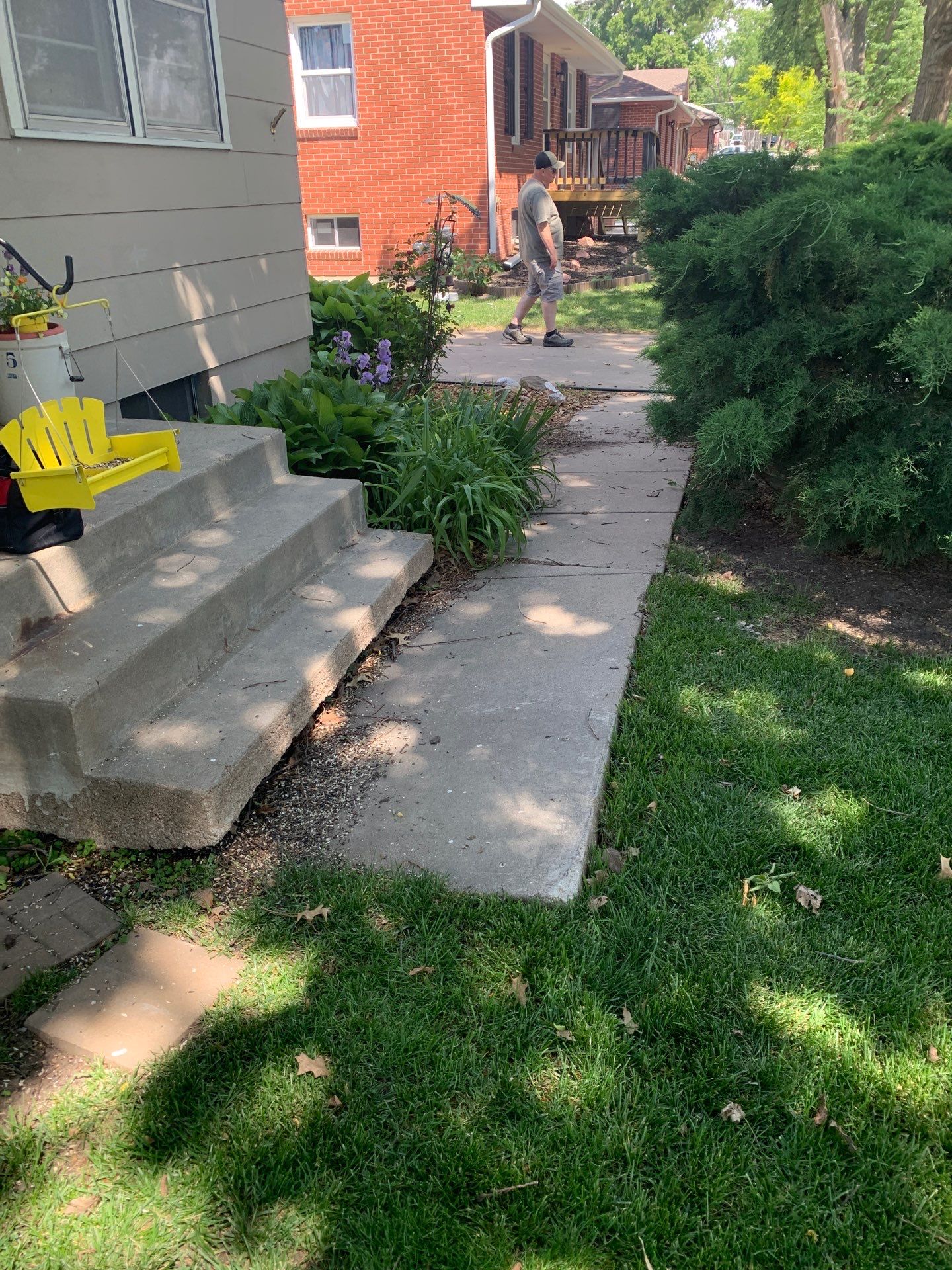 Early warning signs of sinking foundation on a Midwest home